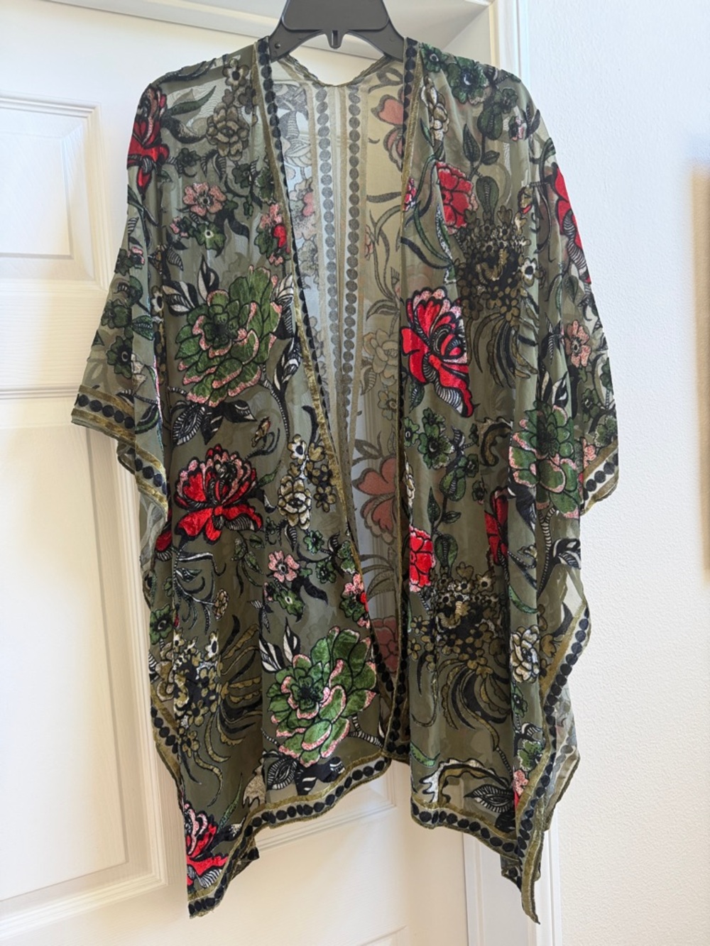 Olive Floral Embroidered Kimono Cardigan - Brand: Unknown EUC